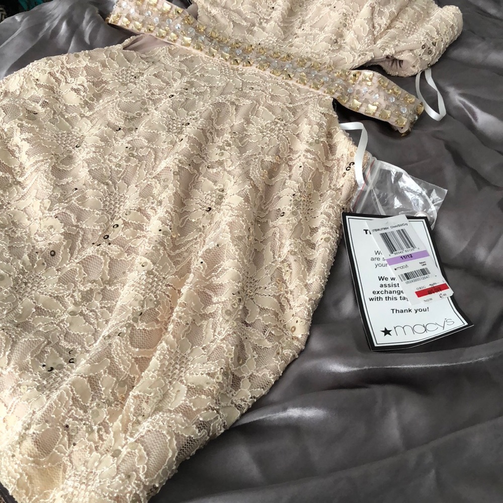 Dress - Picture 3 of 4